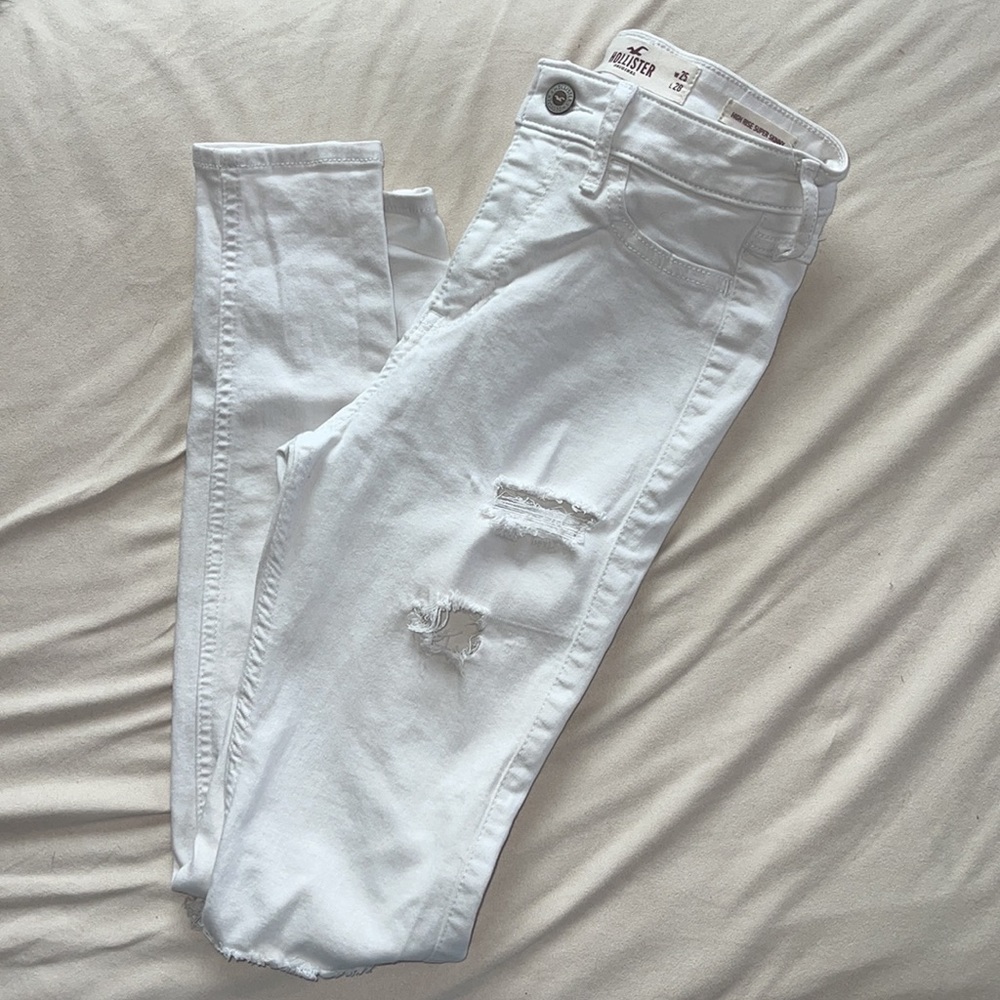 Hollister women’s 1S High Rise Super Skinny white distressed Denim